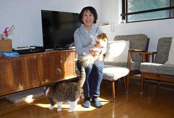 西田さんと愛猫のナナとココ どちらも女のコ